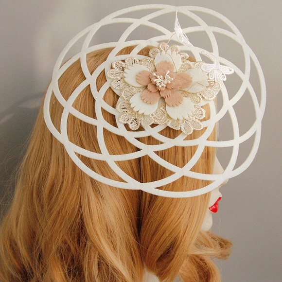Vintage Light Beige Flower Lattice Hat Clip - Picture 3 of 6
